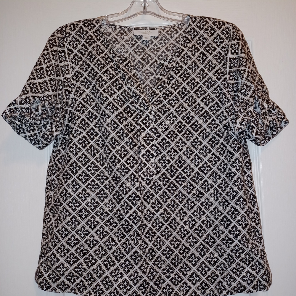 Black and White Patterned Women's Top